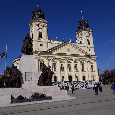 Piac Utcai Apartman Debrecen Exterior foto